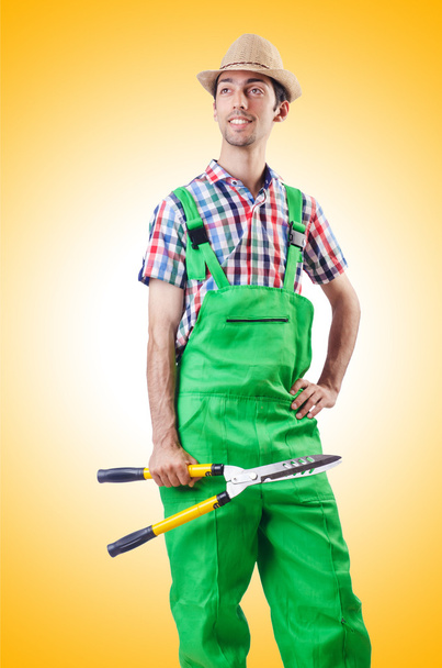 чоловік садівник з ножицями
 - Фото, зображення