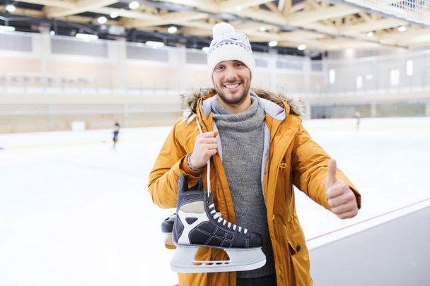 happy young man showing thumbs up on skating rink - Fotoğraf, Görsel