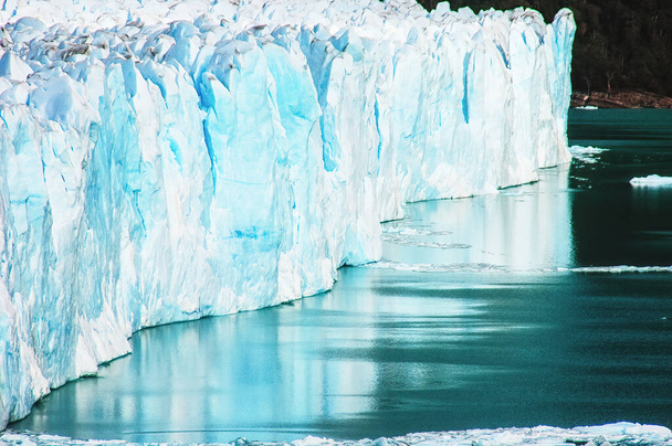 Perito Moreno ledovec. Národní park Los Glaciares, oblast El Calafate, provincie Santa Cruz. Patagonie. Argentina. - Fotografie, Obrázek