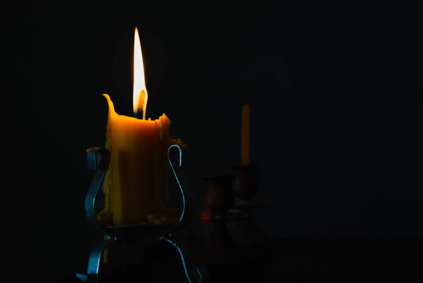 Candle light on natural dark background. - Foto, imagen