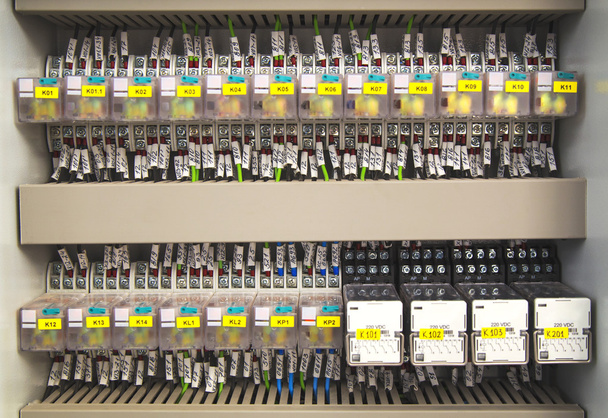 Przekaźnik panel z przekaźników i przewody - Zdjęcie, obraz
