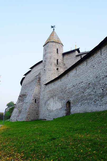 Wall with tower in Pskov Krom - Zdjęcie, obraz