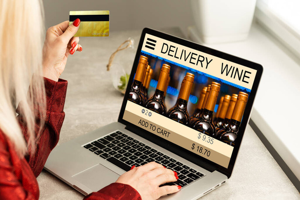 Buying wines online, home delivery concepts. screen laptop computer on table with wine bottle. - Foto, Imagen