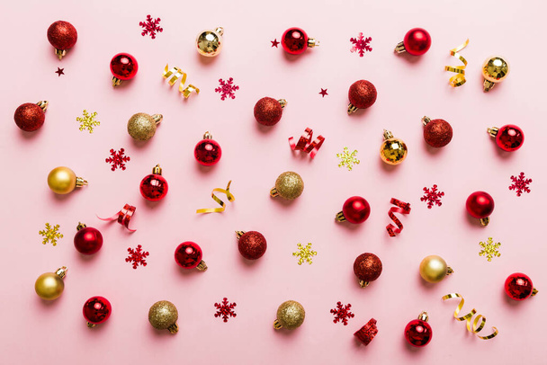 Christmas composition. a pattern of christmas balls on colored background. Flat lay, top view New year decor. - Photo, image