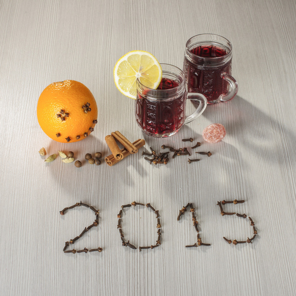 Ano Novo 2015 e vinho de inverno quente
 - Foto, Imagem
