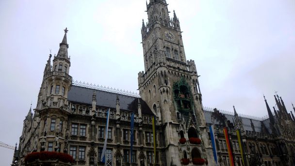 Catedral de Marienplatz em Munique, Alemania
 - Foto, Imagem