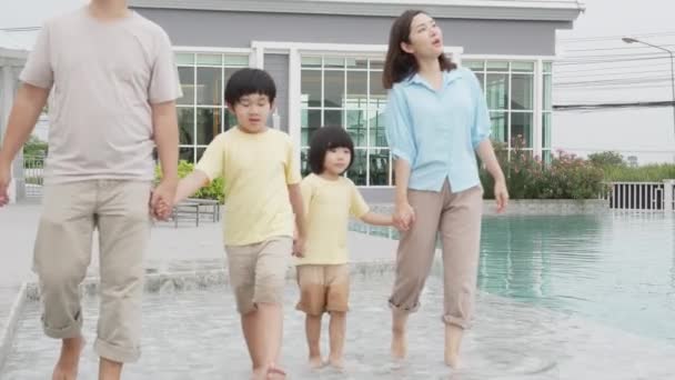 Happiness family with father and mother and son walking for relaxation and enjoy together at poolside, dad and mom and boy walking relax with fun, summer and vacation, holiday in tropical. - Video, Çekim