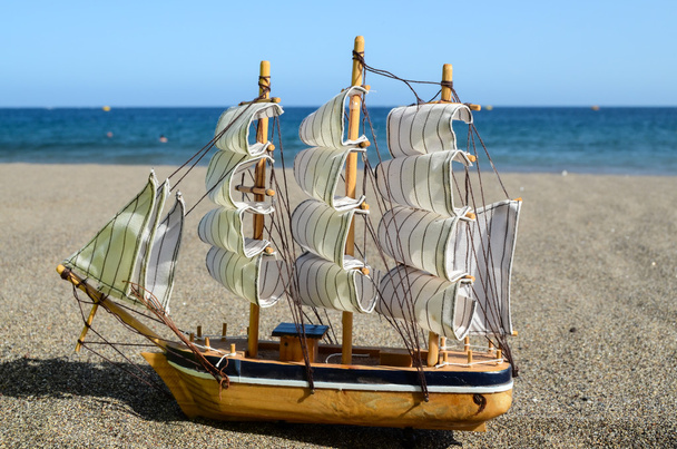 velejar modelo de brinquedo navio
 - Foto, Imagem