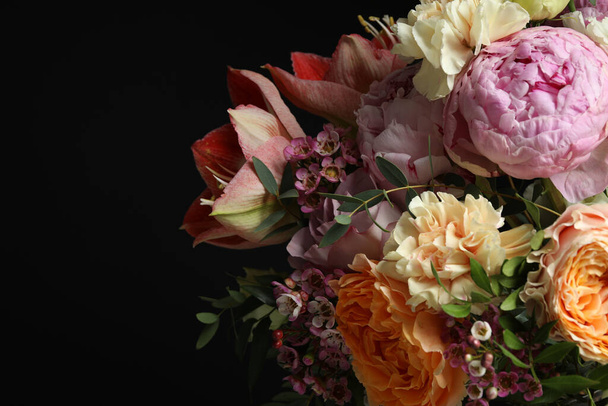Beautiful bouquet of fresh flowers on dark background - Foto, immagini
