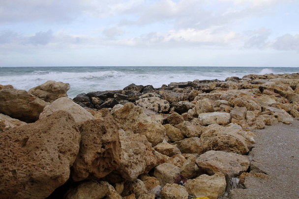 Large stones on the shore of the Mediterranean Sea  - Foto, Imagem