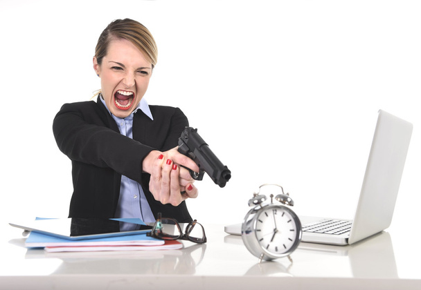 zuřivý vztek podnikatelka pracovní polohovací zbraň na budík v mimo koncept času - Fotografie, Obrázek