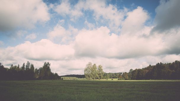 Krajina pod ranní oblohu s mraky - retro a vintage - Fotografie, Obrázek