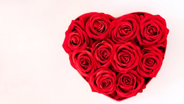 Valentines Day Heart Made of Red Roses Isolated - Foto, immagini