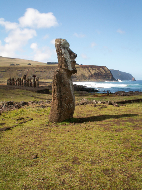 Moai kanssa rivi takana
 - Valokuva, kuva