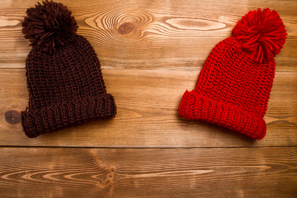 Sombreros de invierno con borla
 - Foto, imagen