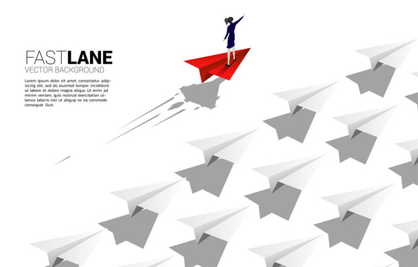 liikenainen seisoo punainen origami paperi lentokone on liikkua nopeammin kuin ryhmä valkoinen. Liiketoiminnan käsite nopeakulkuinen kaista liikkumiseen ja markkinointiin - Vektori, kuva