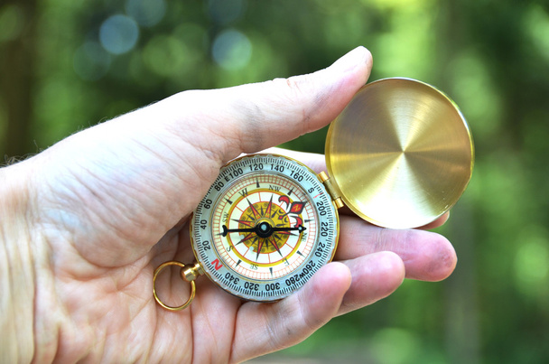 kompas in de hand  - Foto, afbeelding