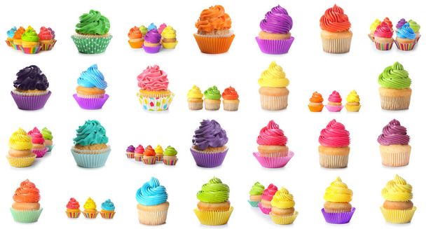 Set di cupcake colorati isolati su bianco - Foto, immagini