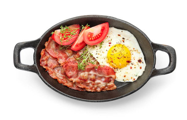 Frying pan with delicious fried egg, bacon and tomatoes on white background - Zdjęcie, obraz