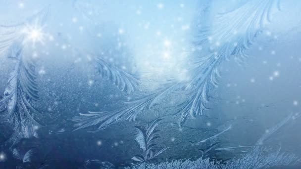 Jég a befagyott ablak hópelyhek a háttér vagy a háttér textúra - Felvétel, videó
