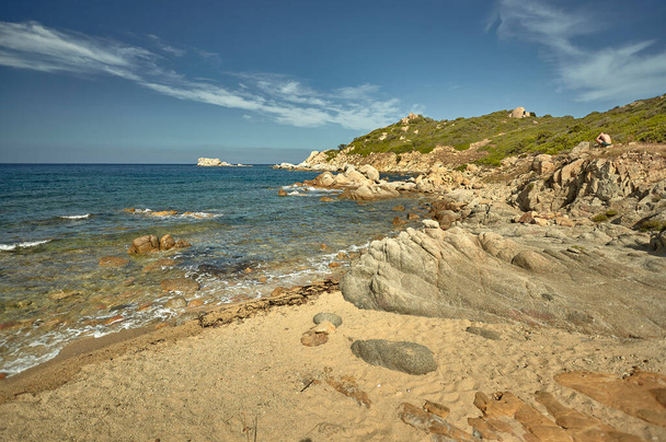 Beautiful Mediterranean beach typical of the coast of southern Sardinia taken over in summer. - Foto, Imagem