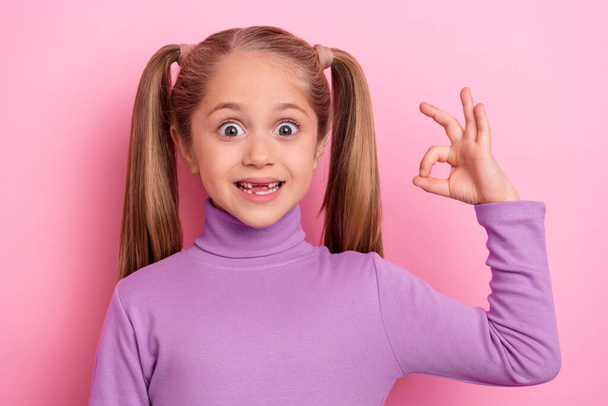 Portrait of young lovely little woman show okay symbol advertise promote product isolated on pink color background. - Foto, Imagem