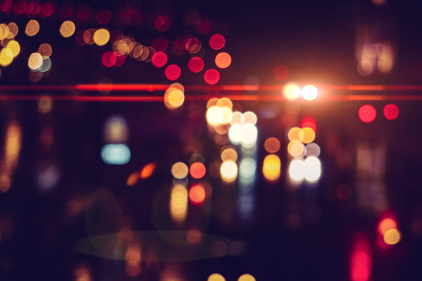 defocused φώτα του δρόμου τη νύχτα στο δρόμο  - Φωτογραφία, εικόνα