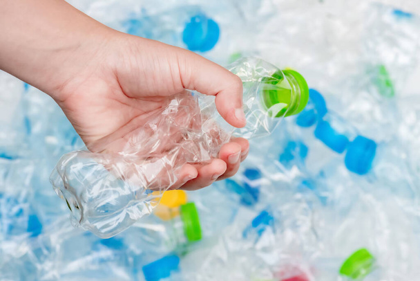 Plastikflaschen für Pflanzentöpfe recycelt - Foto, Bild