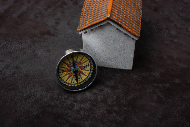 Компас как символ туризма и активного отдыха с компасом - Фото, изображение