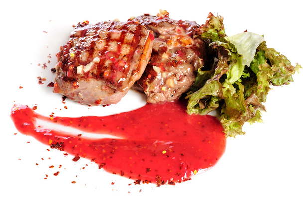 Steaks grillés et salade de légumes
 - Photo, image