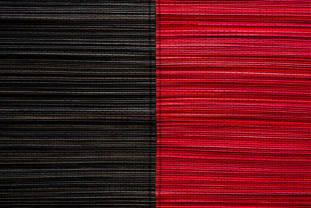 Vermelho e preto esteira de bambu textura ou fundo
 - Foto, Imagem