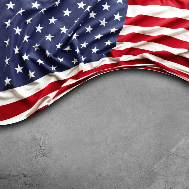 Amerikan lippu harmaalla pohjalla - Valokuva, kuva
