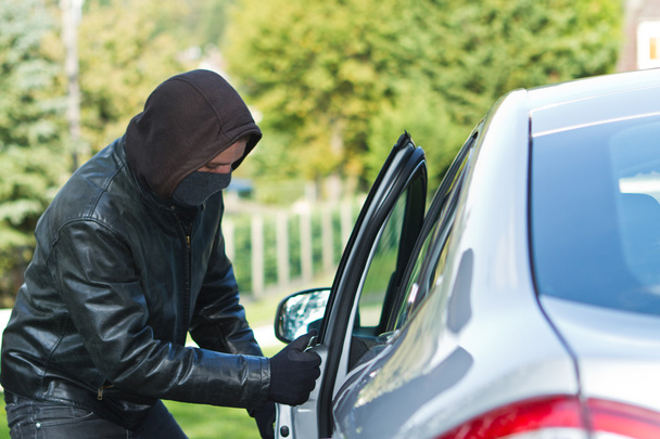 Thief stealing a car - Foto, Imagen