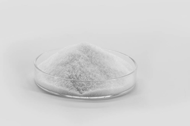 Το άνυδρο κιτρικό οξύ, γνωστό ως κιτρικό υδρογόνο, είναι ένα ασθενές οργανικό οξύ, αντιοξειδωτικό και συντηρητικό, χρησιμεύει ως ένα οικολογικό προϊόν που χρησιμοποιείται ευρέως σε μηχανές καθαρισμού - Φωτογραφία, εικόνα