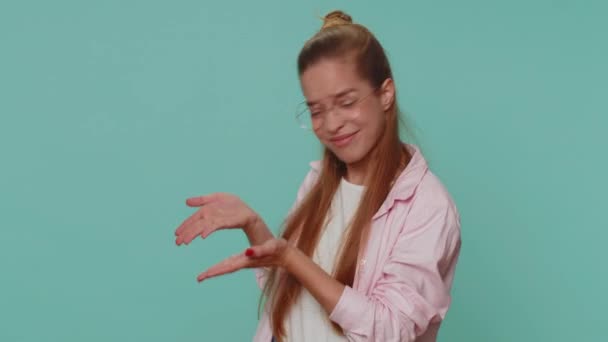 Girl raising hands asking what why reason of failure, demonstrating disbelief irritation by troubles, trendy social media meme anti lifehacks ridicules people who complicate simple tasks for no reason - Felvétel, videó