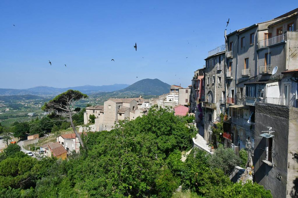 Панорама села Гуардія Санфрамонді, що в провінції Беневенто (Італія).. - Фото, зображення