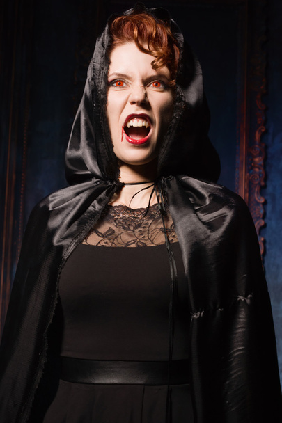 Vihainen nainen vamppi
 - Valokuva, kuva