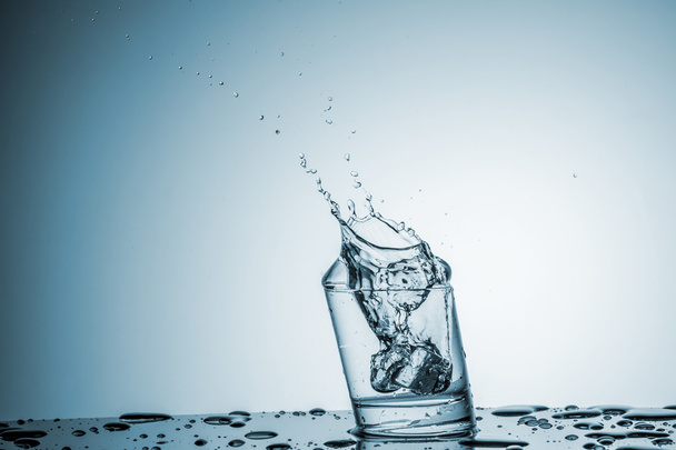 Water in glass with water splash - Foto, Imagem