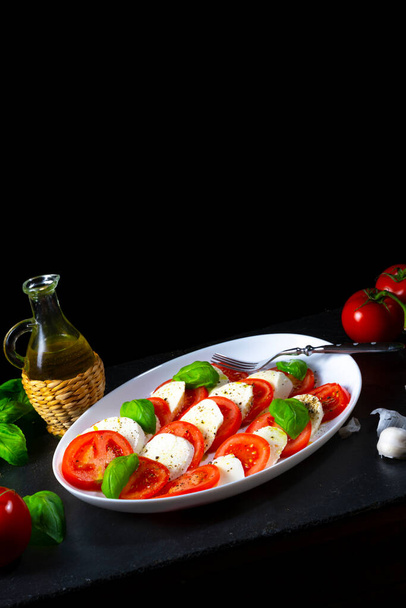 Tomato with mozzarella and basil - Foto, Imagem