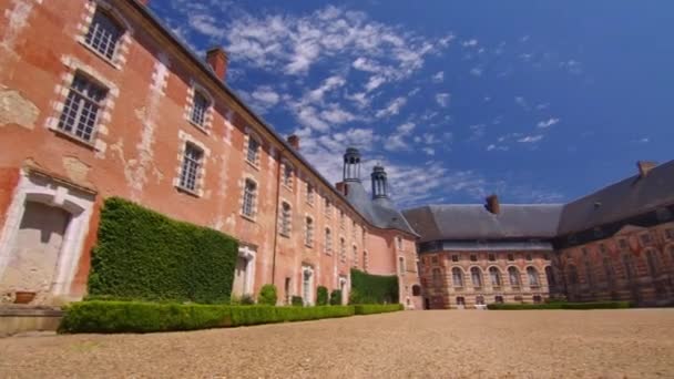 Frankreich altes Schloss. Schloss Saint-Fargeau. Hochwertiges 4k Filmmaterial - Filmmaterial, Video