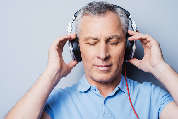 Senior man in headphones - Foto, Imagen