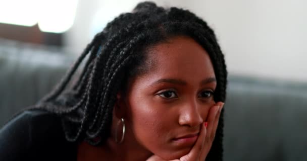 Pensive black teen girl thinking, Thoughtful African mixed race young woman - Séquence, vidéo