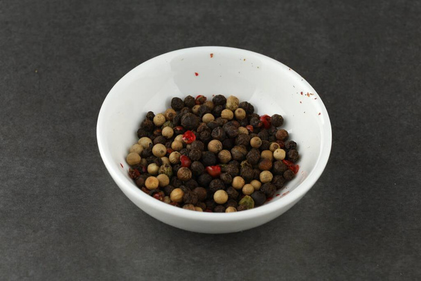 peppers mix in a white bowl - Zdjęcie, obraz