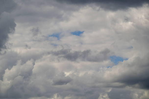 Background with big white clouds. Clouds background. - Foto, afbeelding