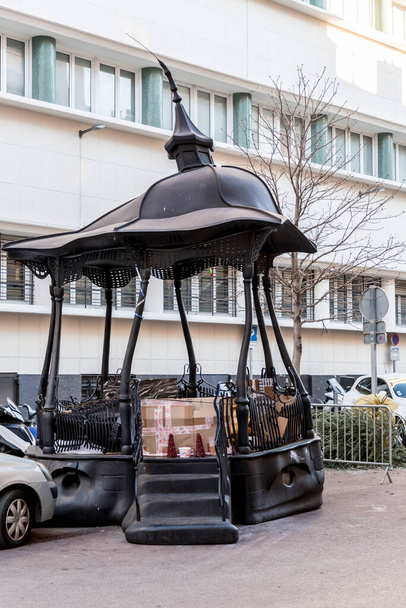 Marseille, France - January 28, 2022: Street view from the central areas of Marseille, city in the Southern France. A crooked gazebo used by the homeless as a shelter. - 写真・画像
