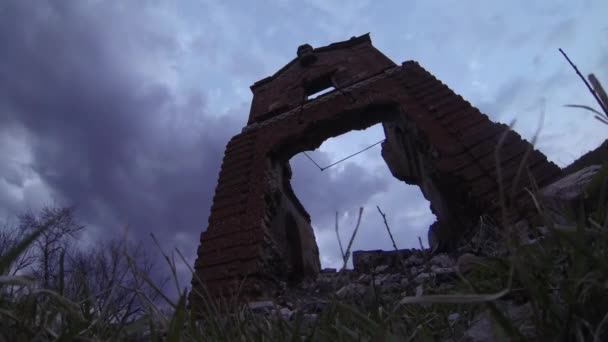 Abandoned Ruins Time Lapse on a dark day - Filmagem, Vídeo