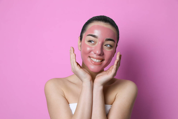 Woman with pomegranate face mask on pink background - Foto, immagini