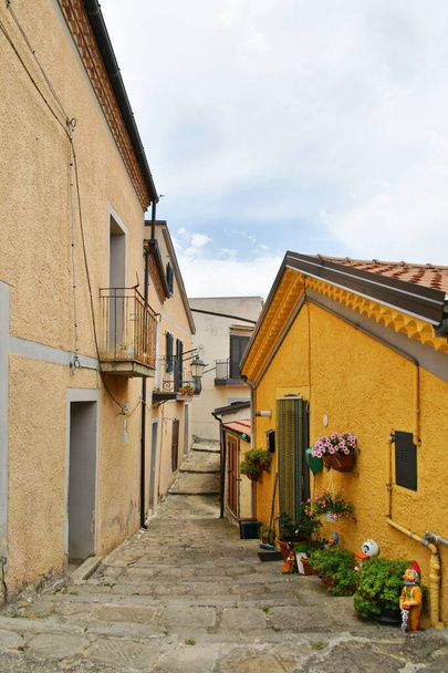 A narrow street between the old houses of Albano di Lucania, a village in the Basilicata region, Italy. - Fotoğraf, Görsel