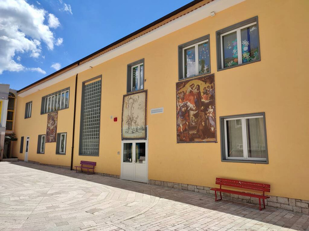 Oratino, Molise, Italy - July 13, 2022: School building named after Bruno Giovannitti in Piazza Raffaele Rogati - Fotografie, Obrázek