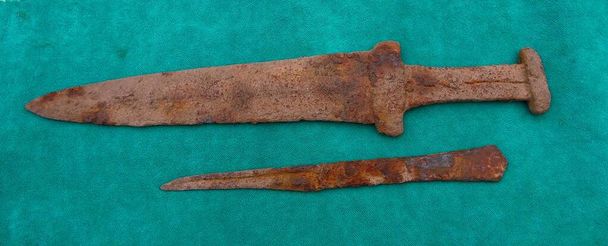 akinak - Scythian sword, Scythian dagger of the early Iron Age 3-5 centuries BC on a green cloth - Photo, image